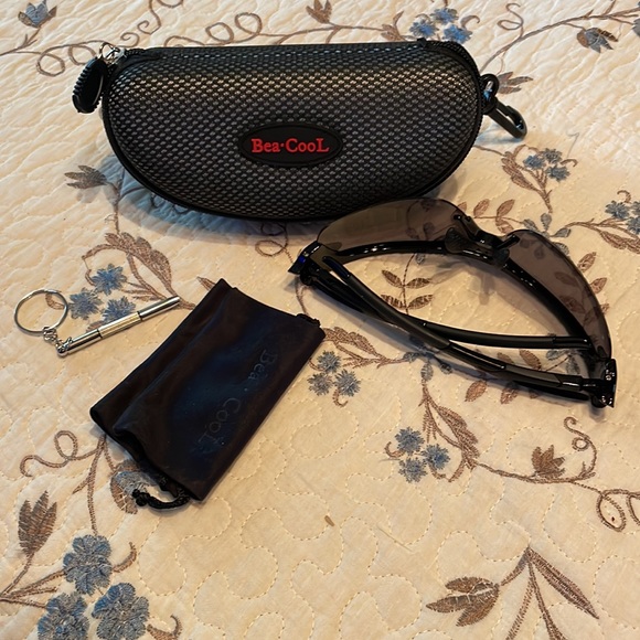 Bea-Cool Sunglasses - Picture 2 of 4